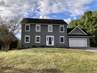 4 Grapevine Place, Poughkeepsie, NY 12603