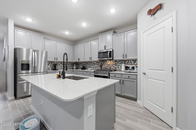 1767 AMBERLY Drive, Middleburg, FL 32068