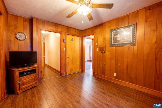 31 WESLEY ST, Stanardsville, VA 22973