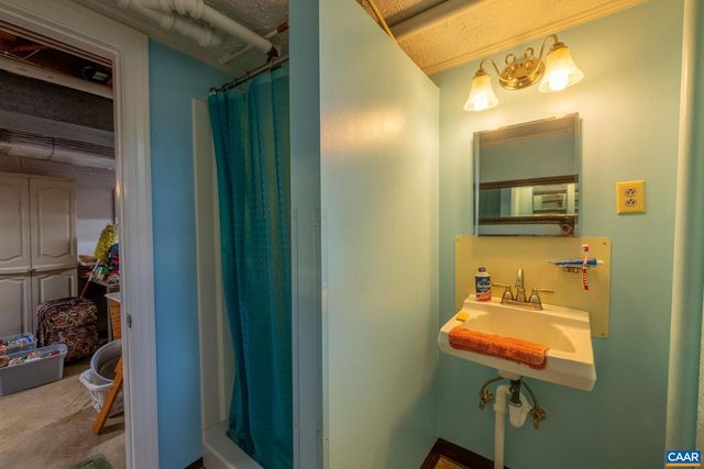 31 WESLEY ST, Stanardsville, VA 22973