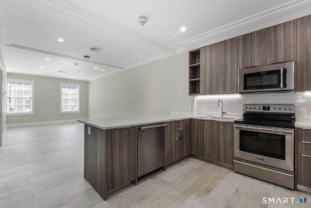 1990 Bronson Road 2, Fairfield, CT 06824