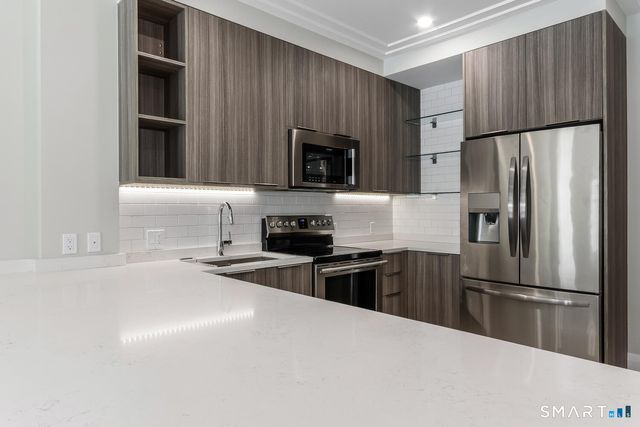 1990 Bronson Road 2, Fairfield, CT 06824