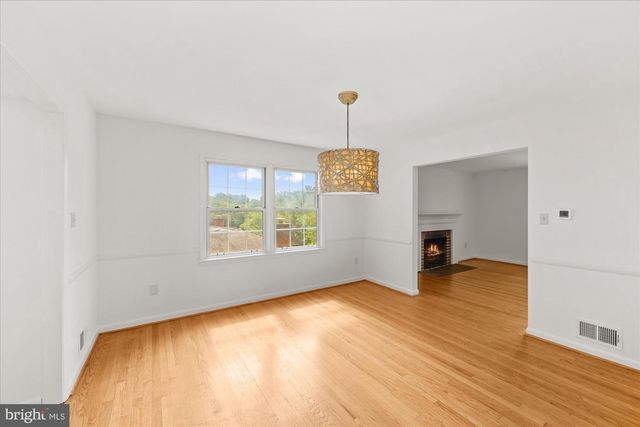 3621 38TH ST N, Arlington, VA 22207