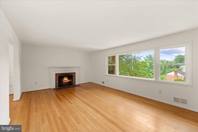 3621 38TH ST N, Arlington, VA 22207