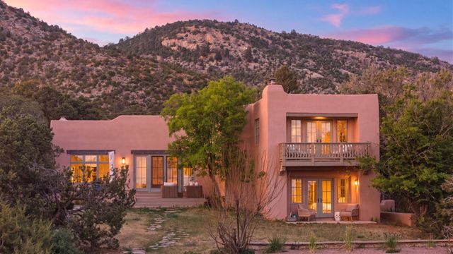 3876 Old Santa Fe Trail, Santa Fe, NM 87505