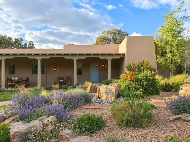 3876 Old Santa Fe Trail, Santa Fe, NM 87505