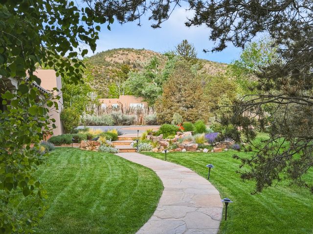 3876 Old Santa Fe Trail, Santa Fe, NM 87505