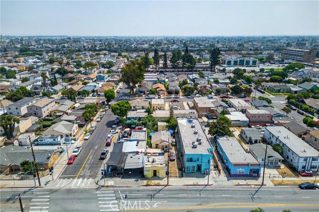 6804 S Hoover Street, Los Angeles, CA 90044