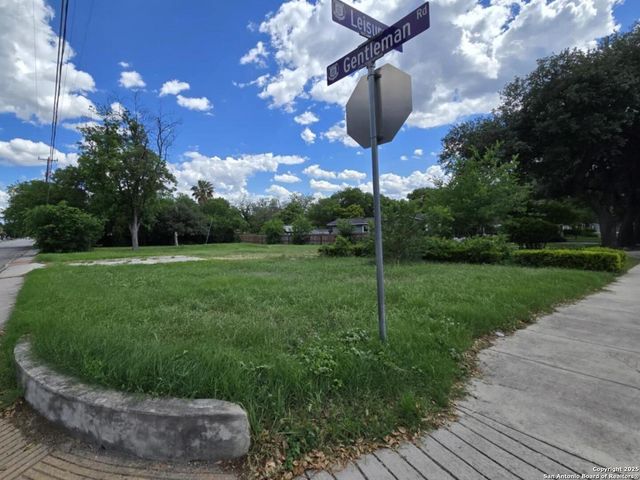 102 Leisure Dr, Balcones Heights, TX 78201