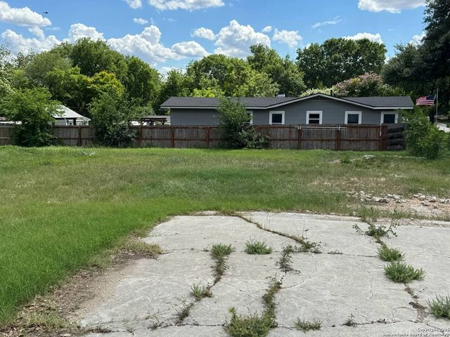 102 Leisure Dr, Balcones Heights, TX 78201