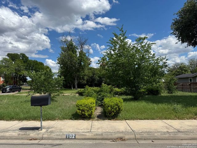102 Leisure Dr, Balcones Heights, TX 78201
