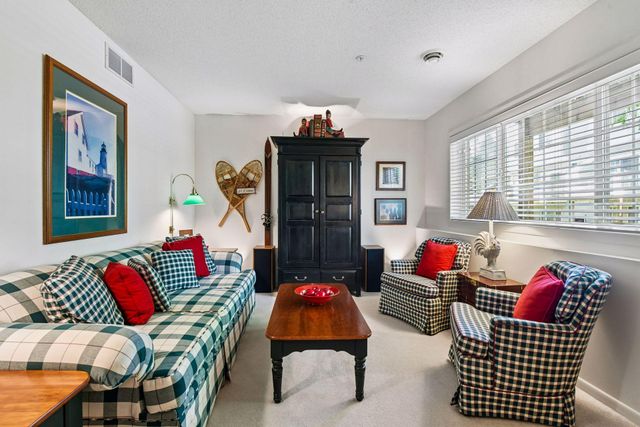 921 Fairfield Way, Minnetonka, MN 55305