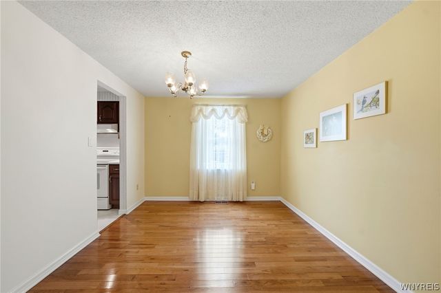 173 Roycroft Dr, West Seneca, NY 14224