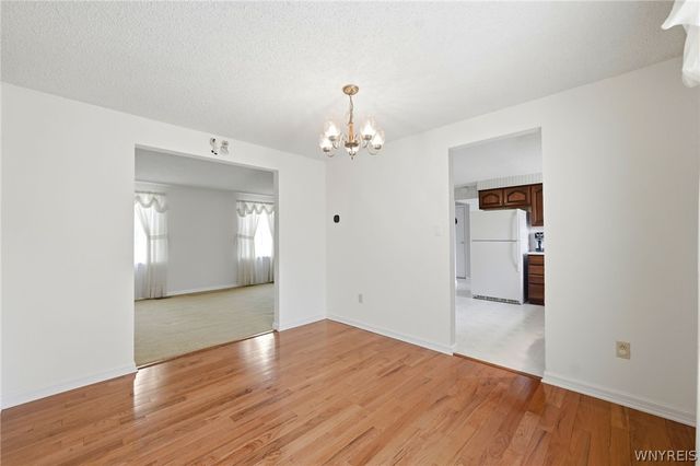 173 Roycroft Dr, West Seneca, NY 14224