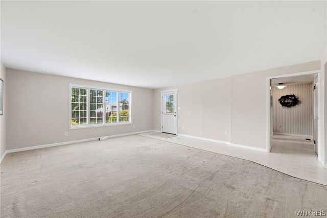 173 Roycroft Dr, West Seneca, NY 14224