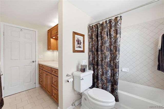 173 Roycroft Dr, West Seneca, NY 14224