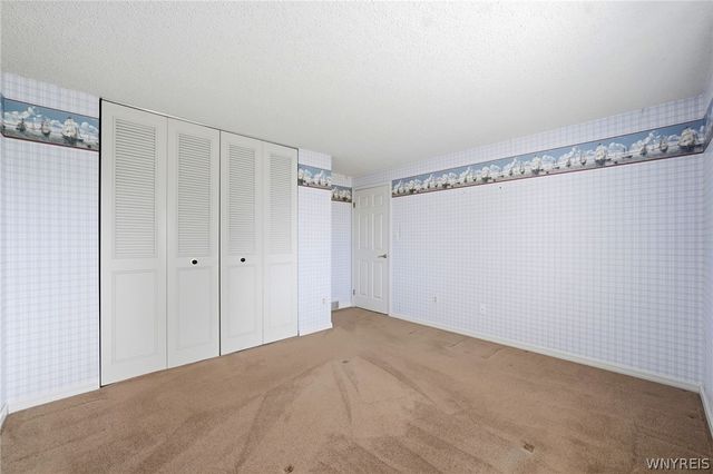 173 Roycroft Dr, West Seneca, NY 14224