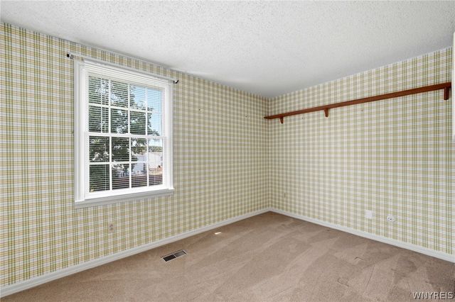 173 Roycroft Dr, West Seneca, NY 14224