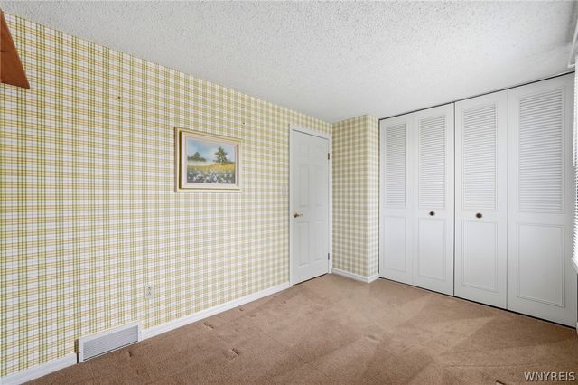 173 Roycroft Dr, West Seneca, NY 14224