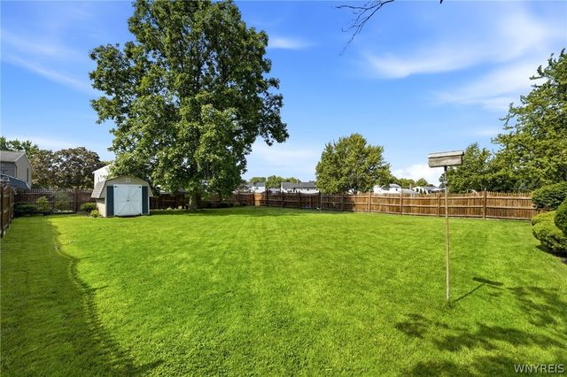 173 Roycroft Dr, West Seneca, NY 14224