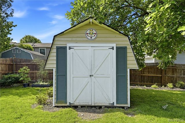 173 Roycroft Dr, West Seneca, NY 14224