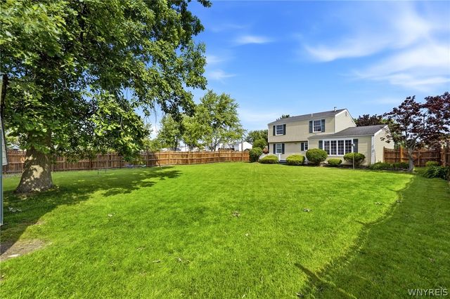 173 Roycroft Dr, West Seneca, NY 14224
