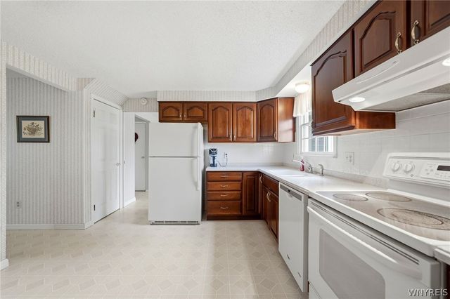 173 Roycroft Dr, West Seneca, NY 14224