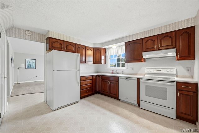 173 Roycroft Dr, West Seneca, NY 14224