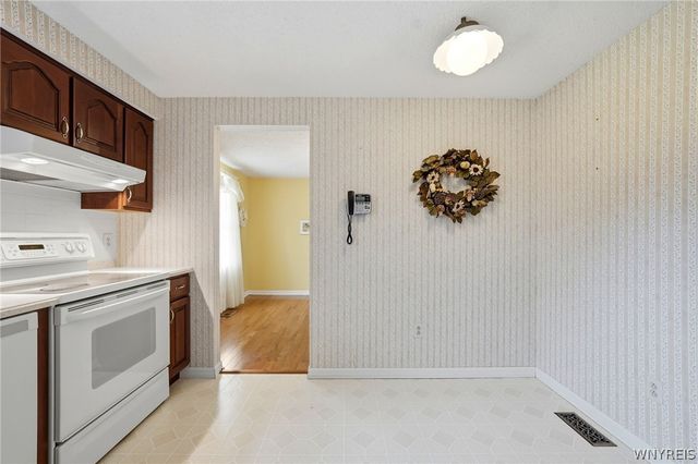 173 Roycroft Dr, West Seneca, NY 14224