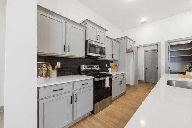 526 Elmwood St, Park City, KS 67147
