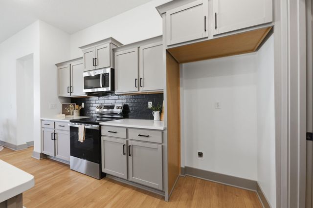 526 Elmwood St, Park City, KS 67147