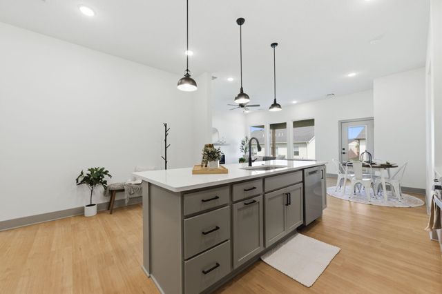 526 Elmwood St, Park City, KS 67147