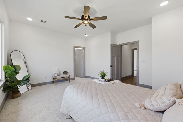 526 Elmwood St, Park City, KS 67147