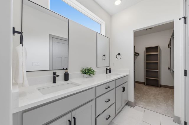 526 Elmwood St, Park City, KS 67147