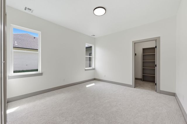 526 Elmwood St, Park City, KS 67147