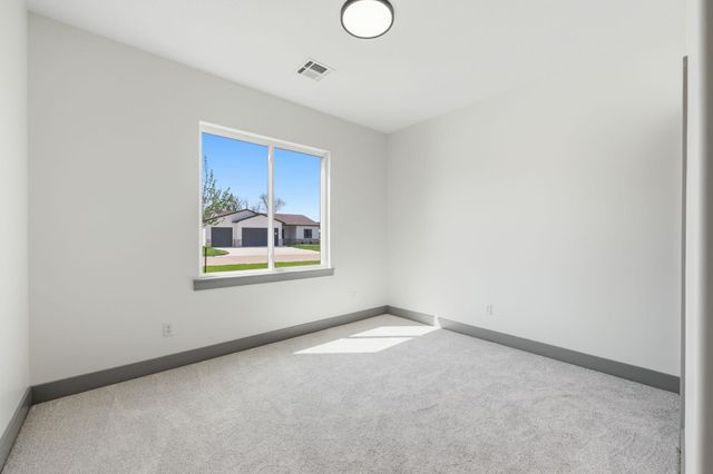 526 Elmwood St, Park City, KS 67147