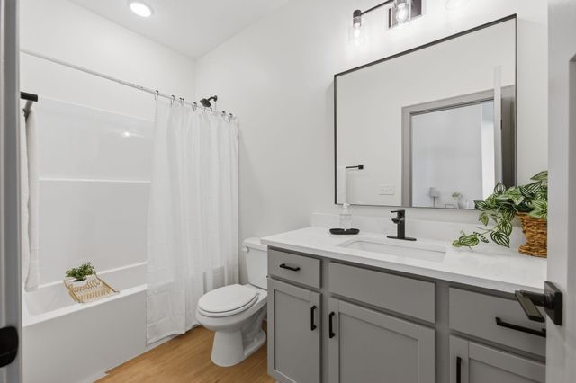 526 Elmwood St, Park City, KS 67147