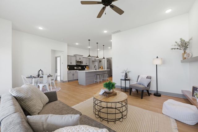 526 Elmwood St, Park City, KS 67147