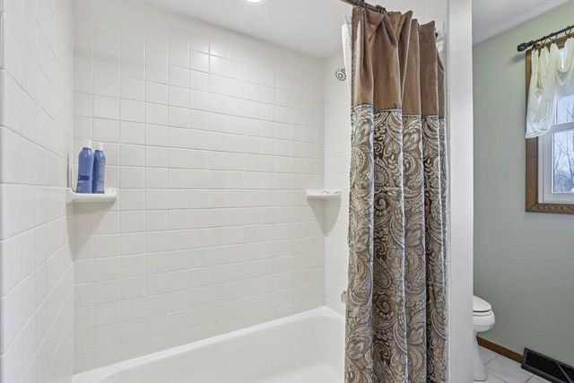 5820 S 124th STREET, Hales Corners, WI 53130