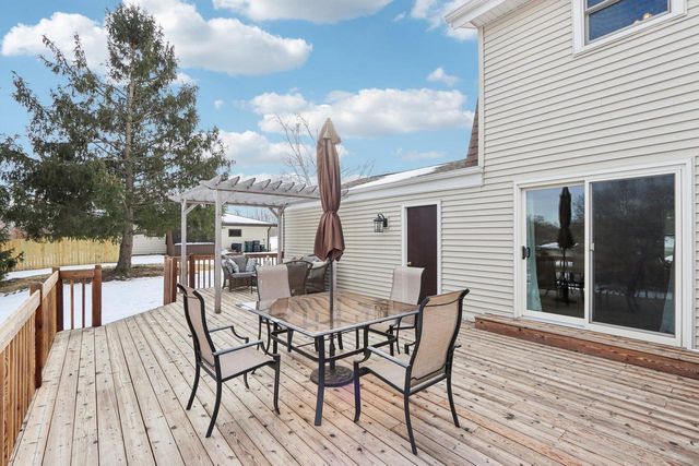 5820 S 124th STREET, Hales Corners, WI 53130