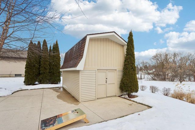 5820 S 124th STREET, Hales Corners, WI 53130