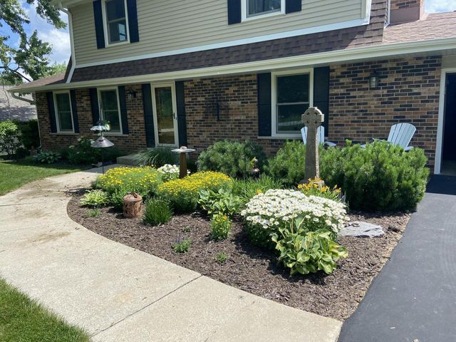 5820 S 124th STREET, Hales Corners, WI 53130