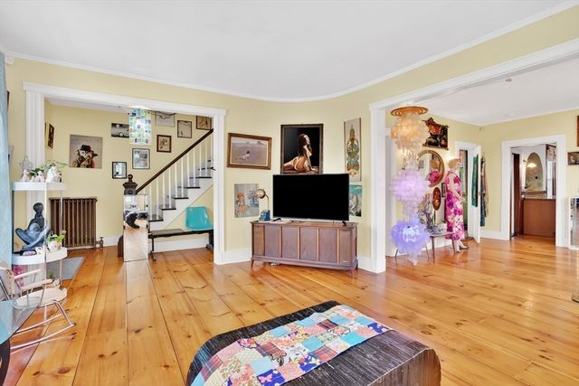 23 Oakes Ave, Southbridge, MA 01550