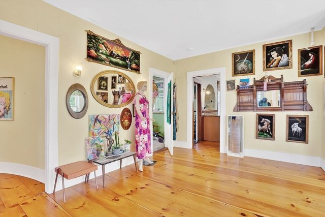 23 Oakes Ave, Southbridge, MA 01550