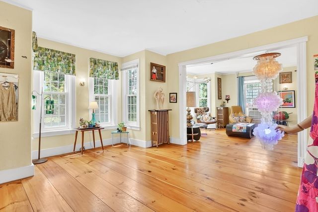 23 Oakes Ave, Southbridge, MA 01550