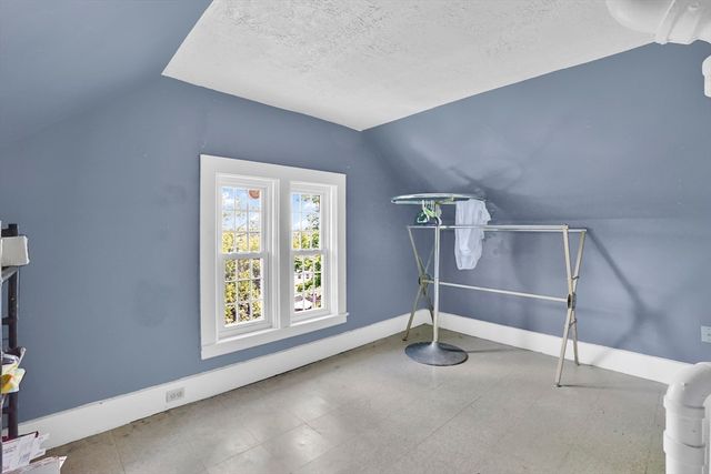 23 Oakes Ave, Southbridge, MA 01550
