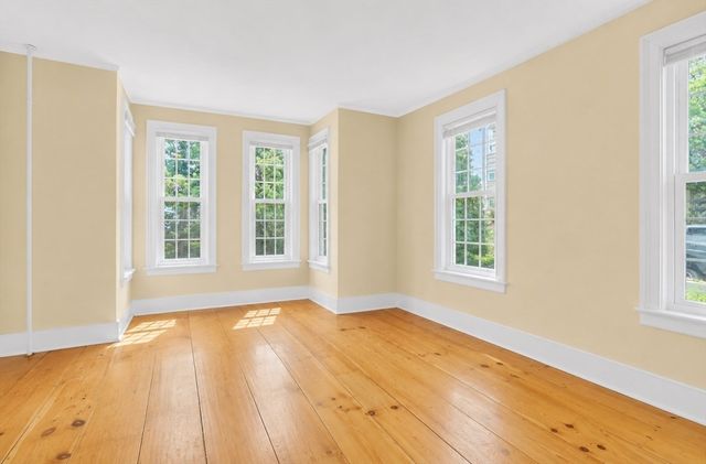 23 Oakes Ave, Southbridge, MA 01550