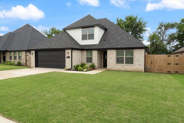 704 Taylor Street, Siloam Springs, AR 72761
