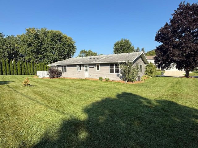 5556 Rainbow Road, Waunakee, WI 53597