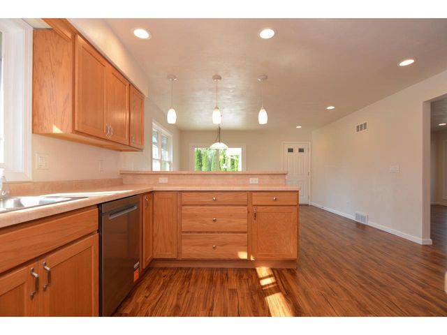 5556 Rainbow Road, Waunakee, WI 53597